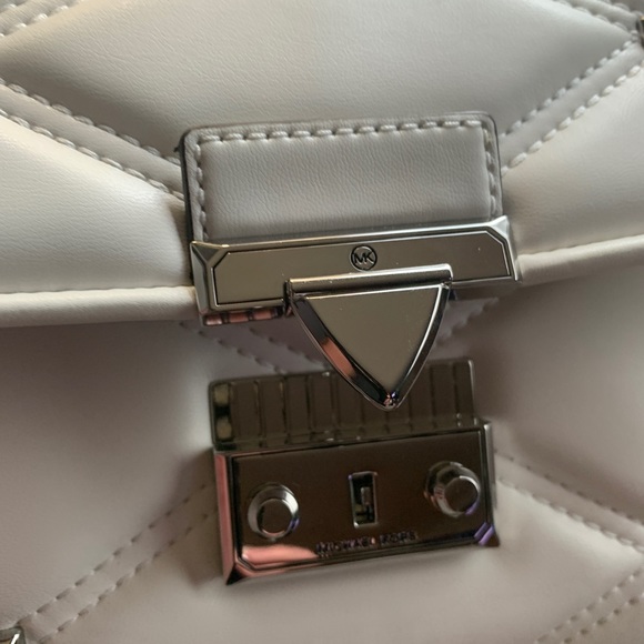 Authentic Michael KORS smooth leather studs Flap shoulder/Crossbody - Picture 12 of 15